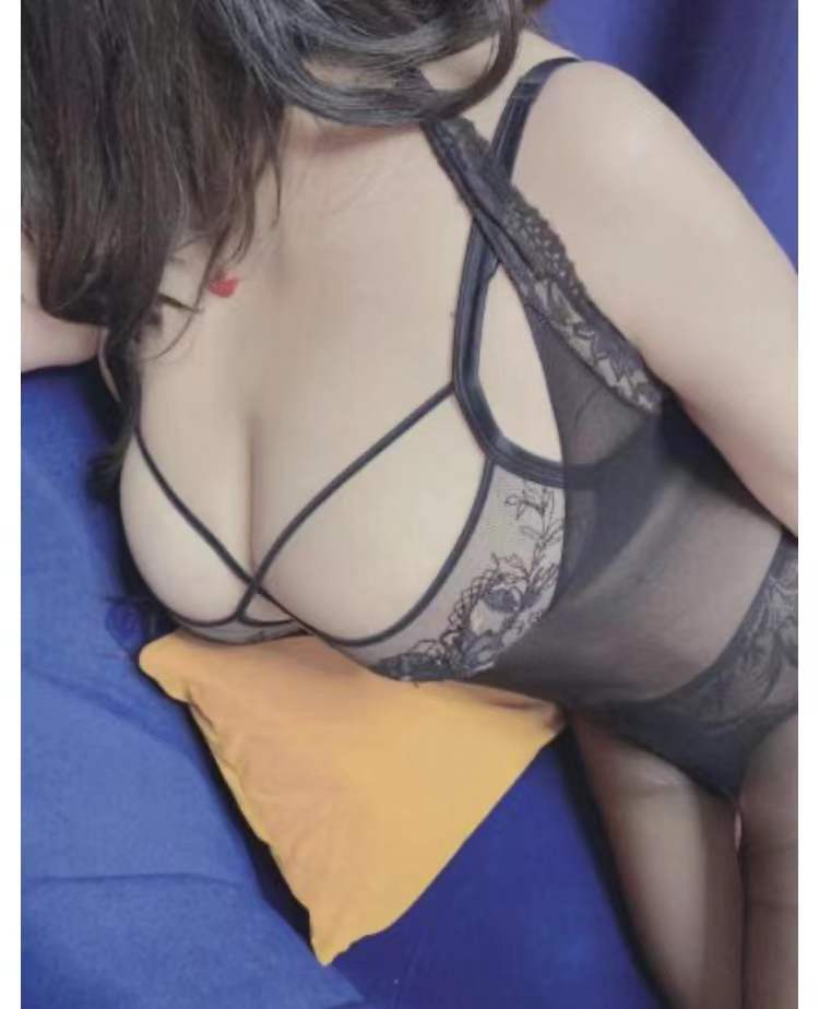 超级漂亮的大胸妹